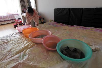 安阳楼上漏水，住户失联，小区没物管，业主维权难！律师来支招……